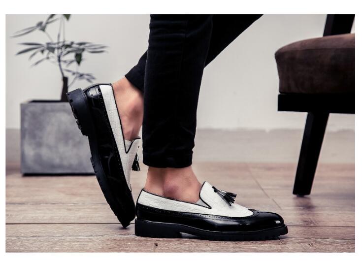 Korean version of the trend of fashion sets of feet casual shoes men's Bullock carved men's shoes thick bottom England increased tassel shoes men