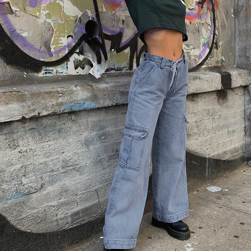 Straight trousers with high waist pockets