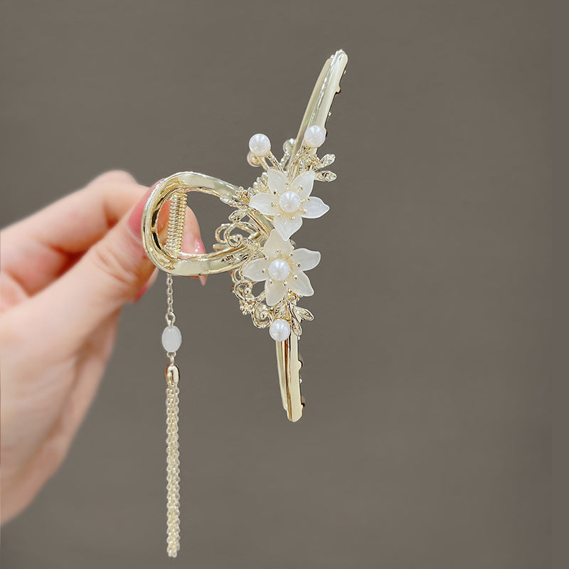 Fashionable Tassel Flower Grab Clip For Women