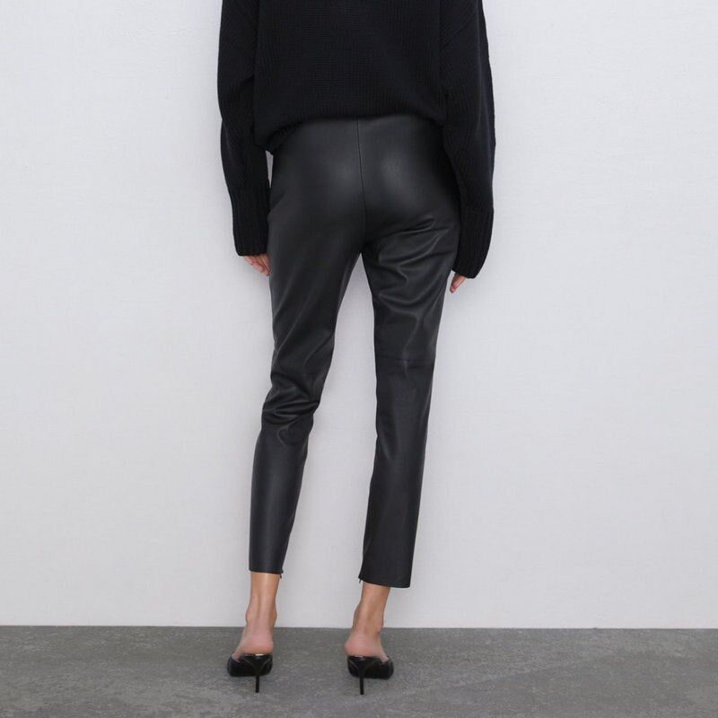 High-waisted leggings are versatile and versatile