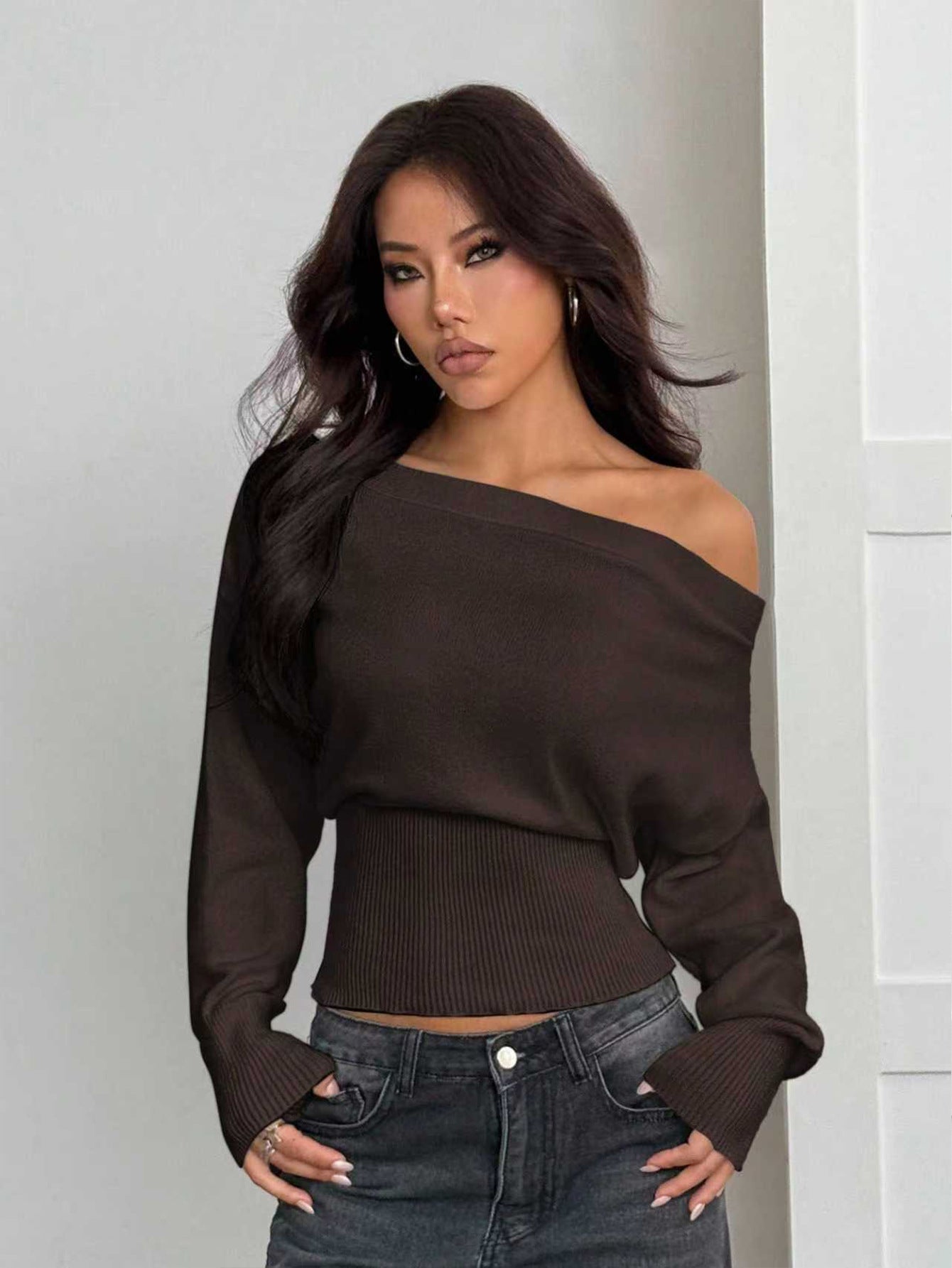 New Fallwinter Relaxed-fit Off-shoulder Style With A Laid-back Vibe