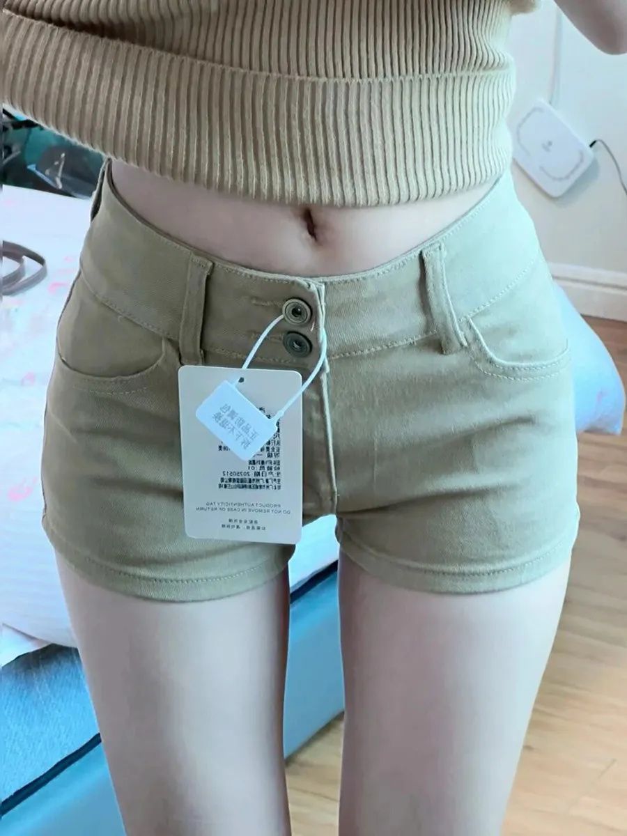 Retro Chic Stretchy High-Waist Casual Shorts That Hug The Hips