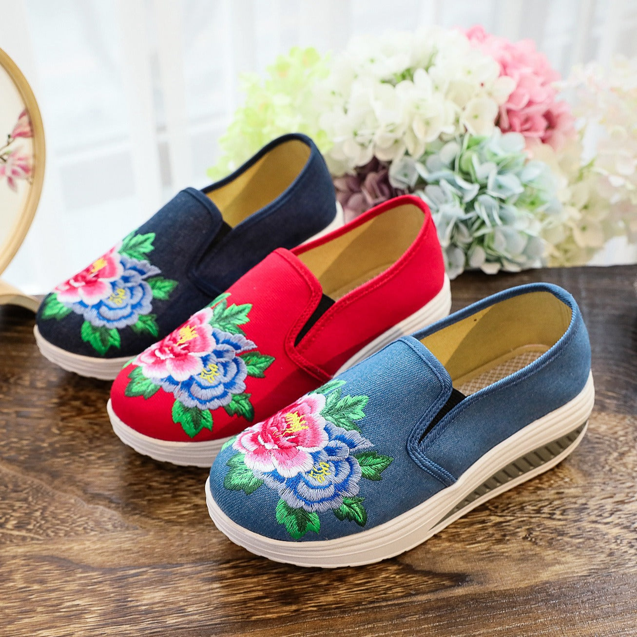 Casual Slip-on Student Shoes Embroidered Cotton Shoes