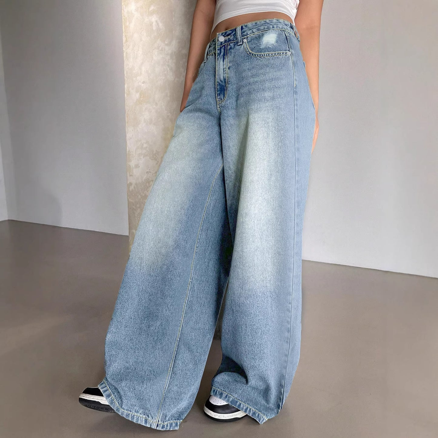 Vandvaskede blå ekstra lange jeans med brede ben og gulvlængde
