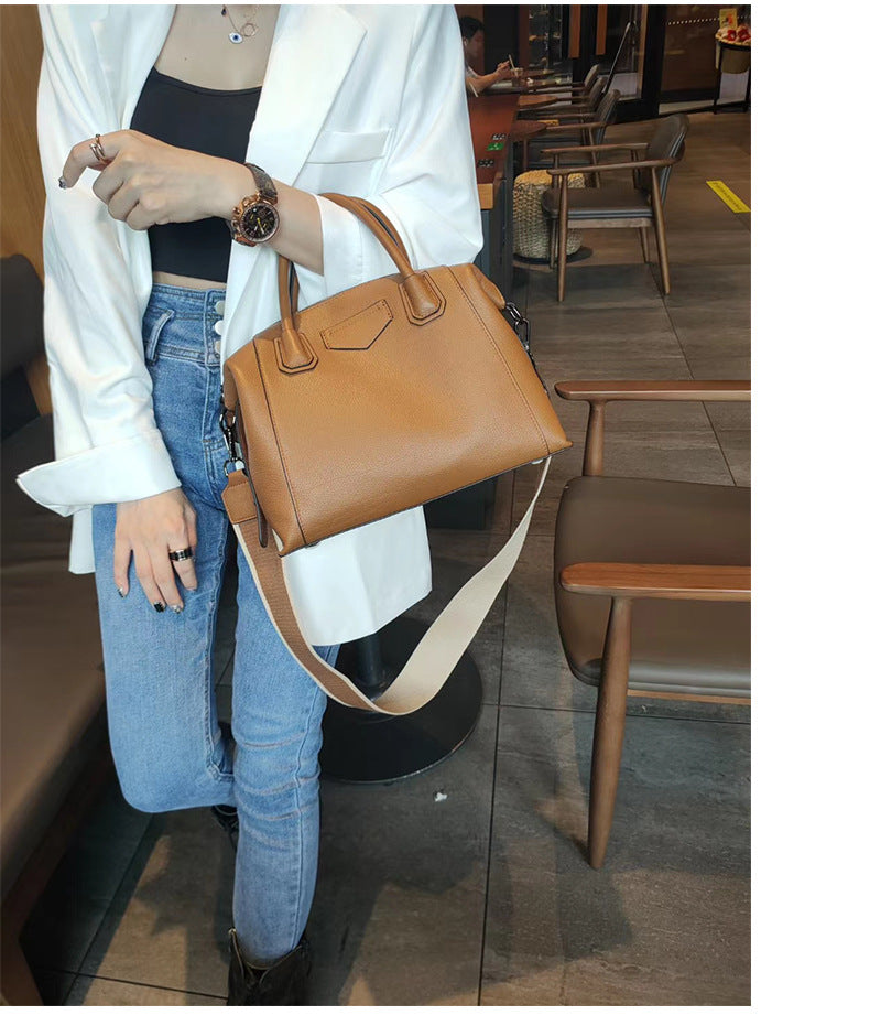 Europe And America Fashion New Leather Women's Bag