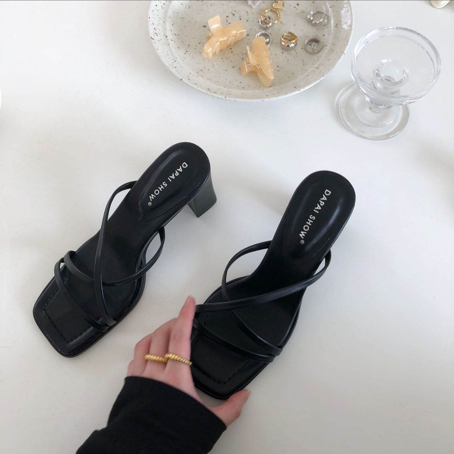 Medium heeled Roman shoes