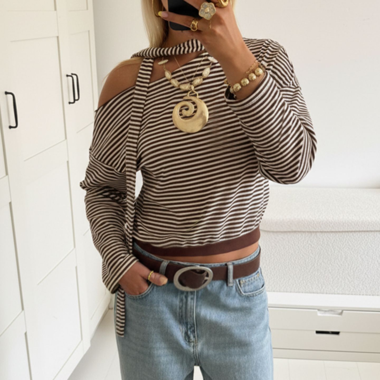 Lille elegant yndefuld langærmet T-shirt med diagonale striber