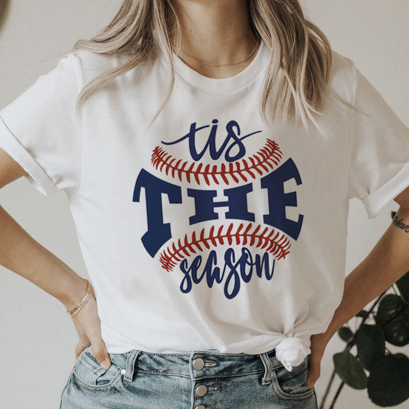 Sød og nuttet t-shirt med bogstaver og løs rund hals