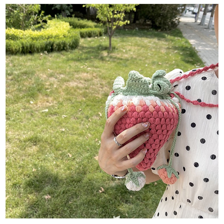 One-shoulder Crossbody Knitted Cartoon Strawberry Bucket Bag