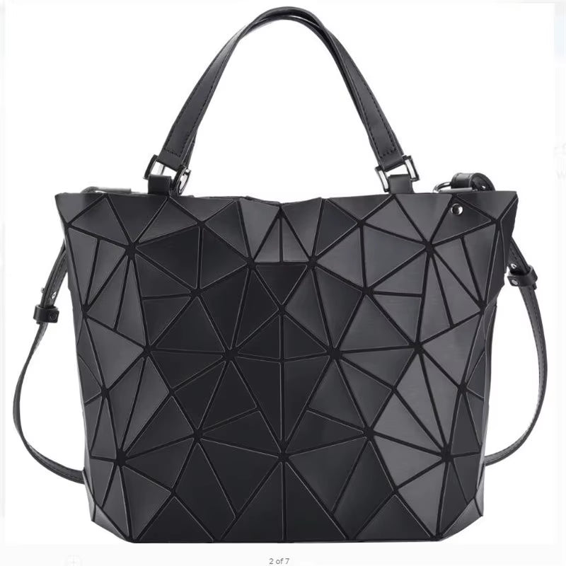 Luxury Designer Bucket Handbag for Women - Fashion Tote, Messenger, and Crossbody Bag in Black