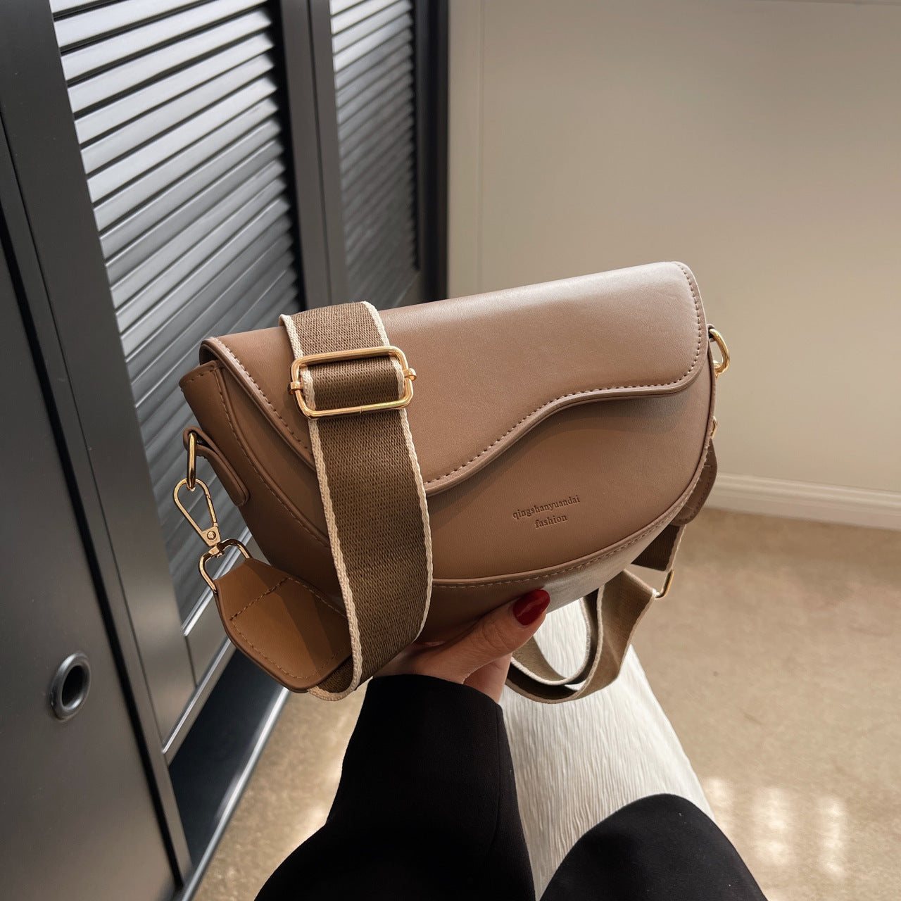 Popular Retro Easy Matching Crossbody Bag