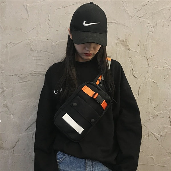 Contrast chest bag female