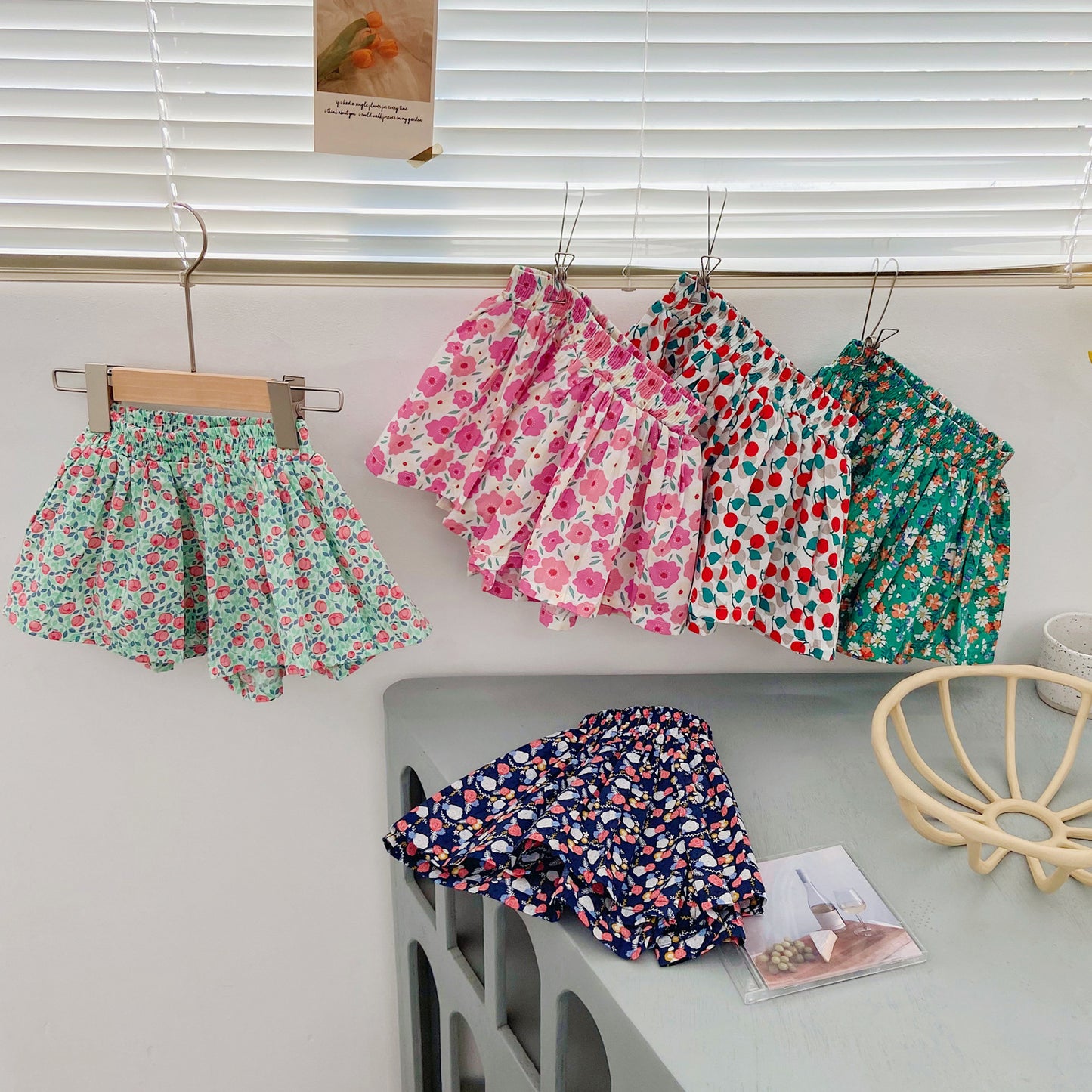 Børneblomstershorts knopskørtbukser moderigtige