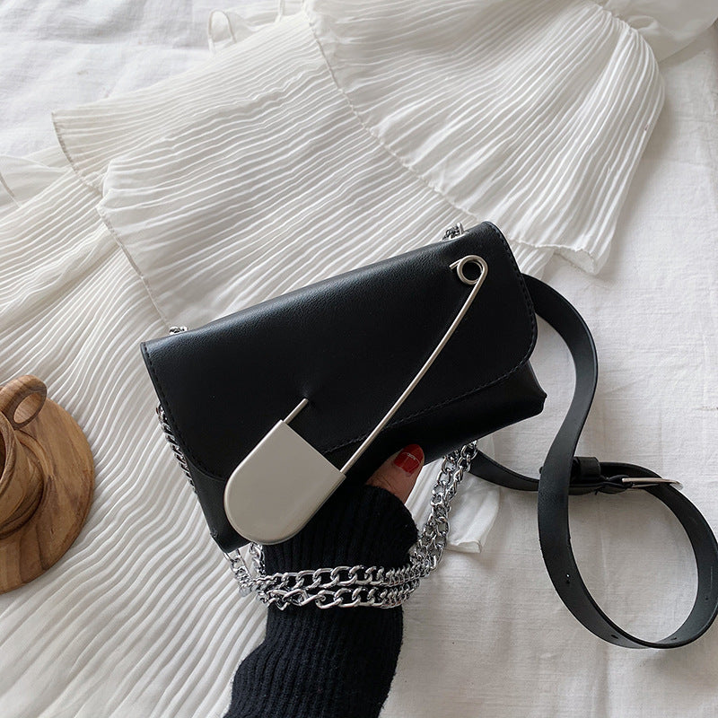 Niche chain belt bag