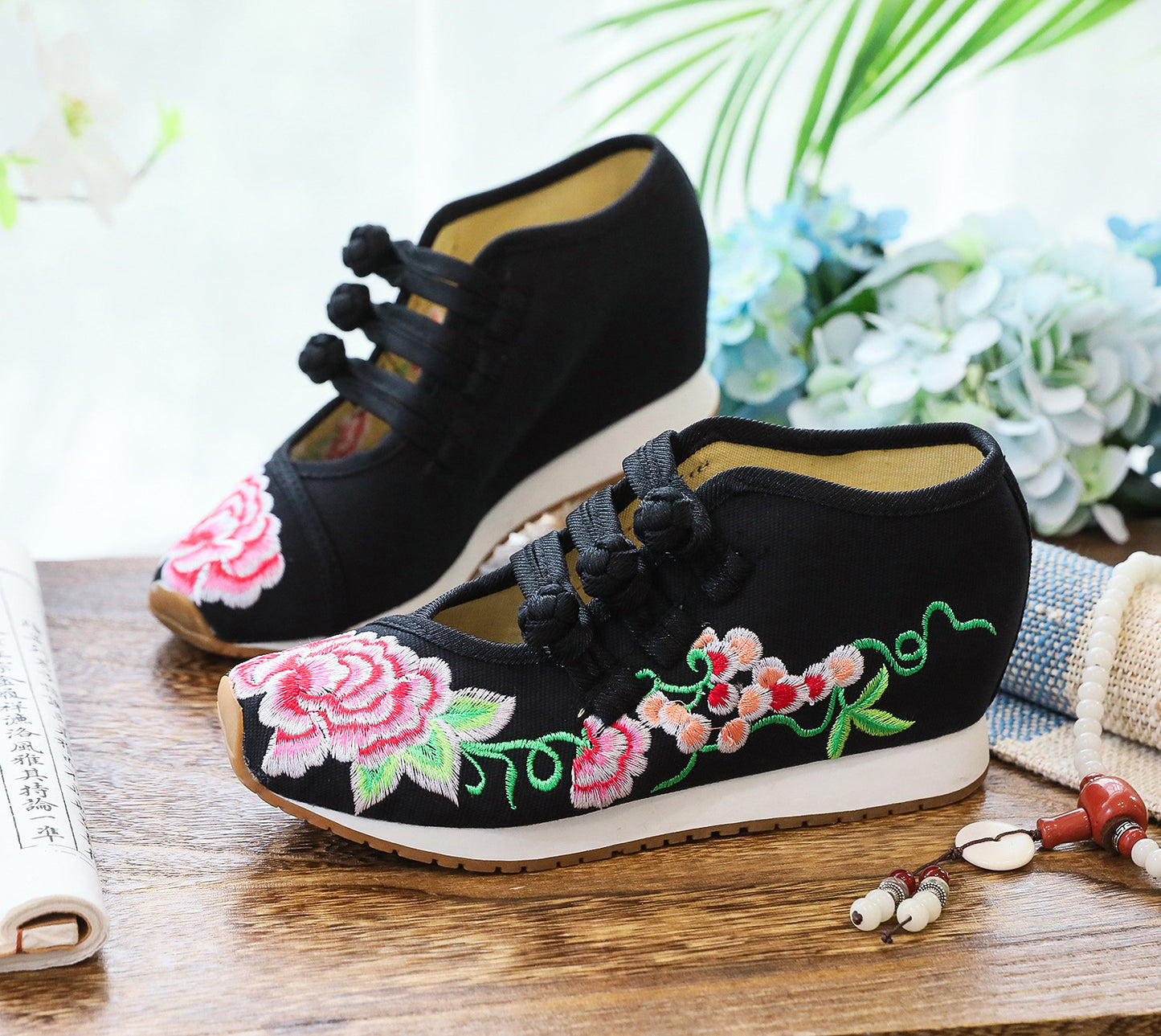 Embroidered Sports Women's Peony Embroidery Vintage Buckle Ethnic Style Embroidered Shoes