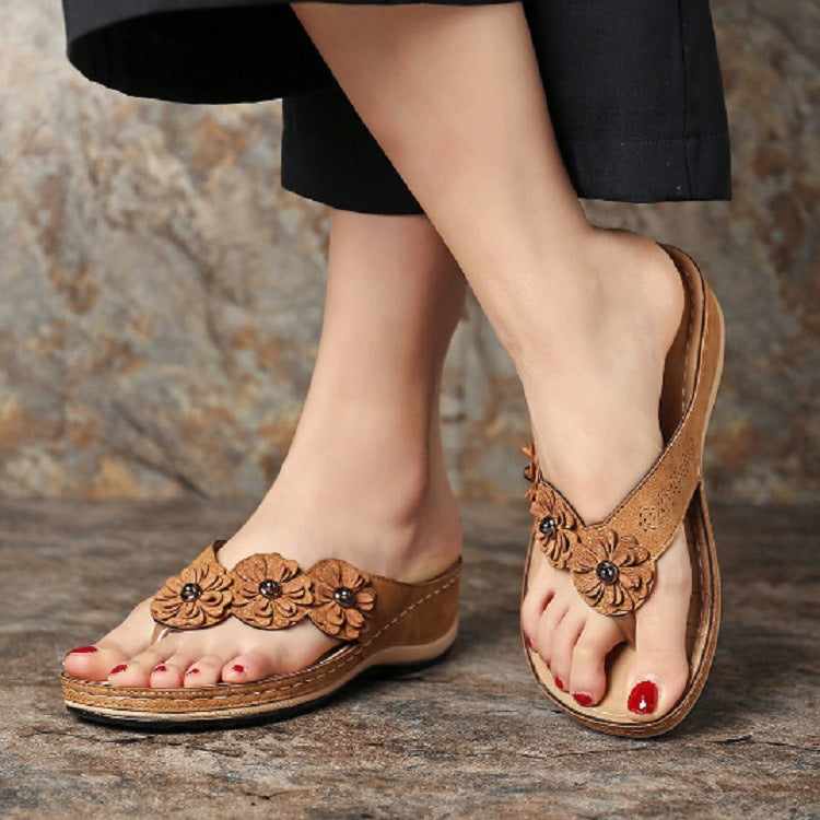 Retro Slope With Casual Flip-Flops
