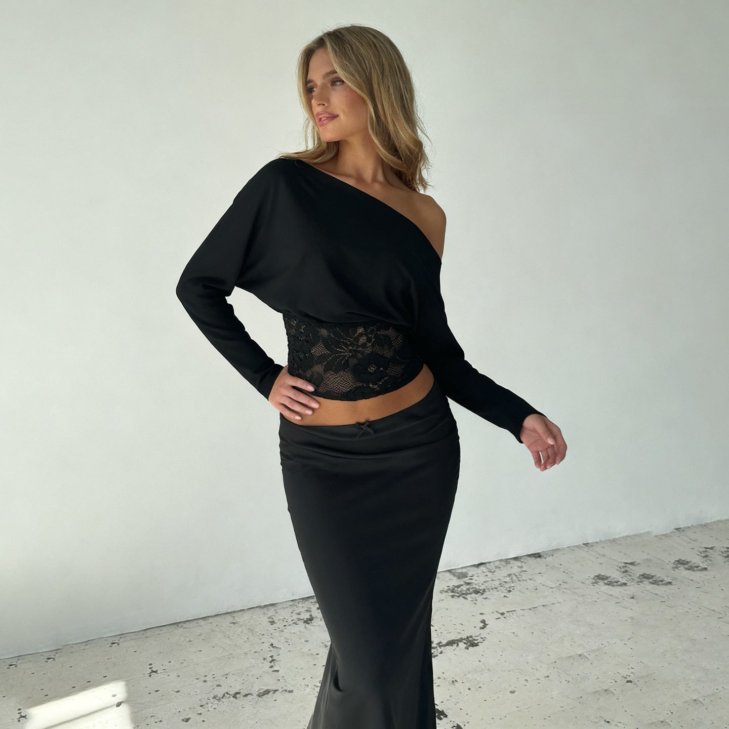 Womens Sexy Off-Shoulder Cropped Top With Hollowed-Out Lace Panels