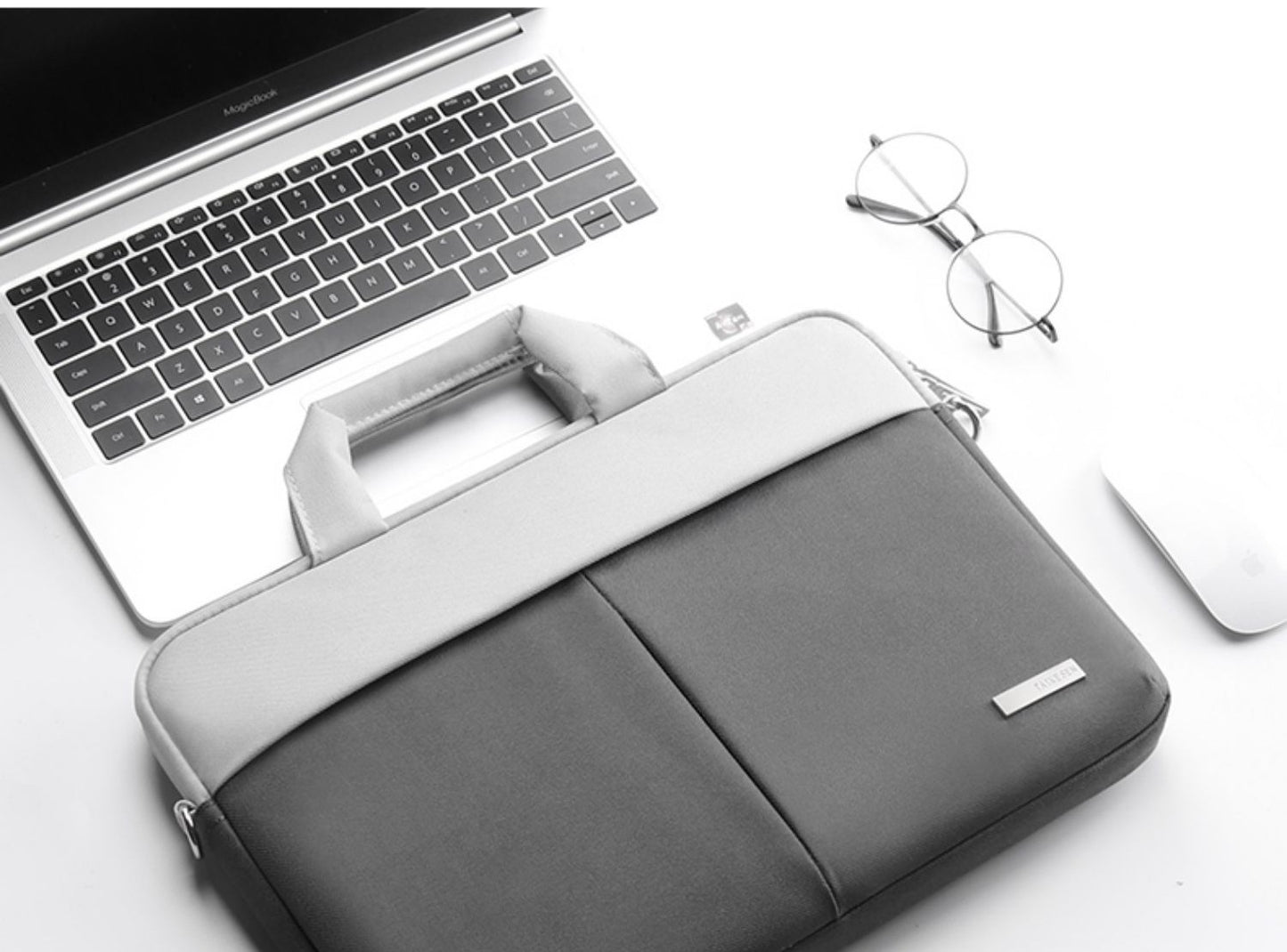 The Laptop Bag Is Simple And Light
