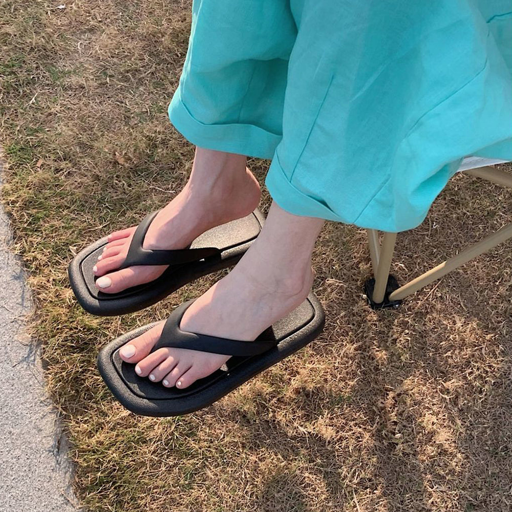 Ensfarvede flip-flops til kvinder med blød sål