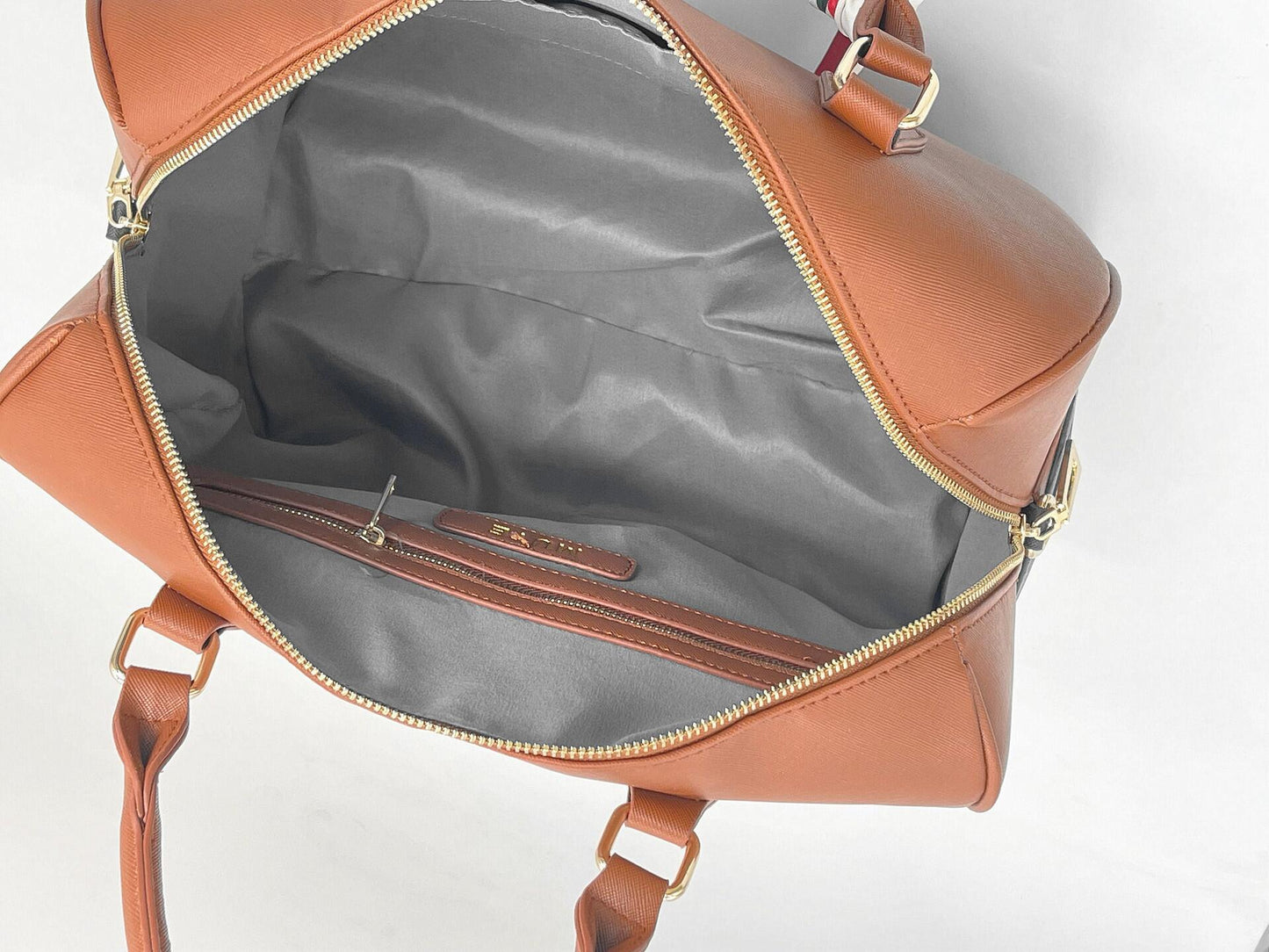 Design A Large-capacity Backpack With One Shoulder Slung Diagonally