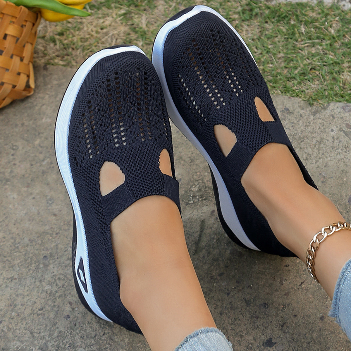Women's Casual Shoes Soft Bottom Breathable Stylish Mom Shoes Sneaker