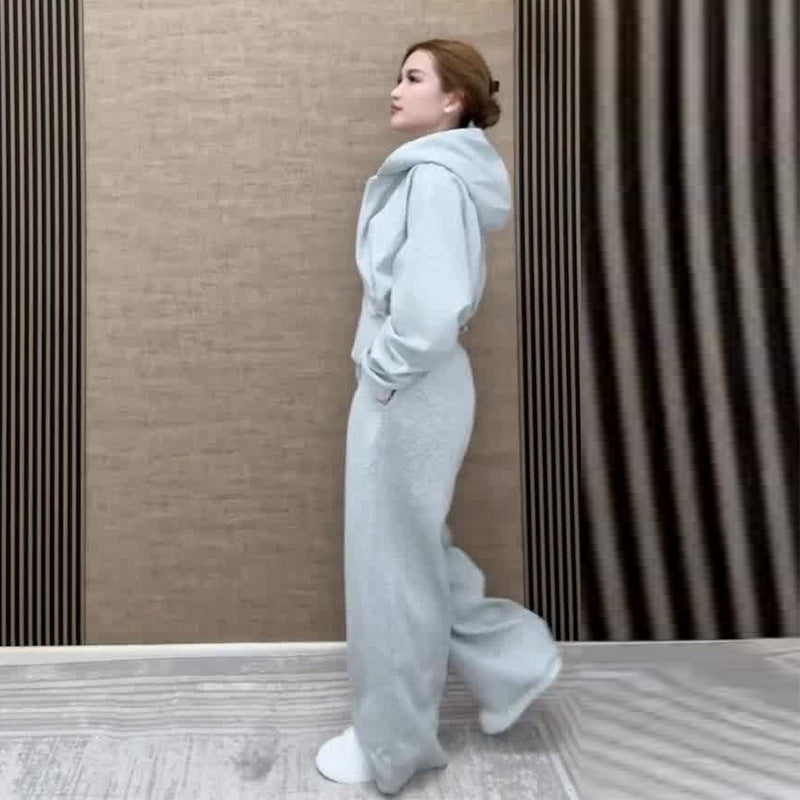 Womens Sportswear A Stylish Minimalist And Relaxed Three-piece Set