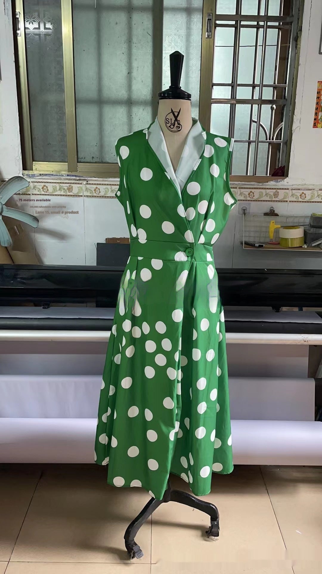 Fashion Polka Dot V-neck Women's Button Fishtail Skirt
