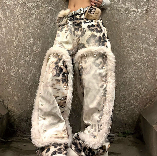 Damejeans i amerikansk retrostil med leopardprint og plys-patchwork