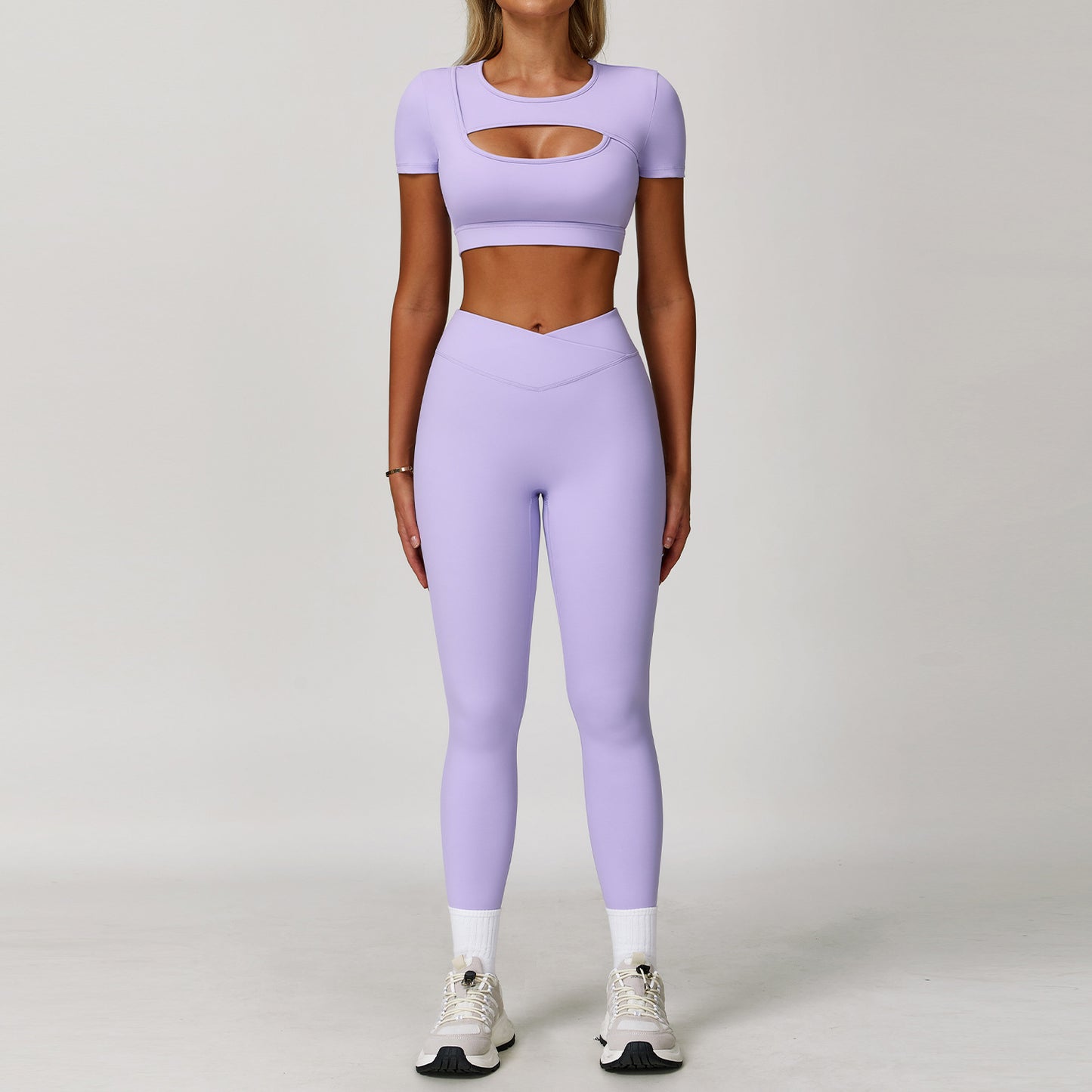 Tør at vise dig frem i dette grænseoverskridende color-block yogasæt med smuk ryg