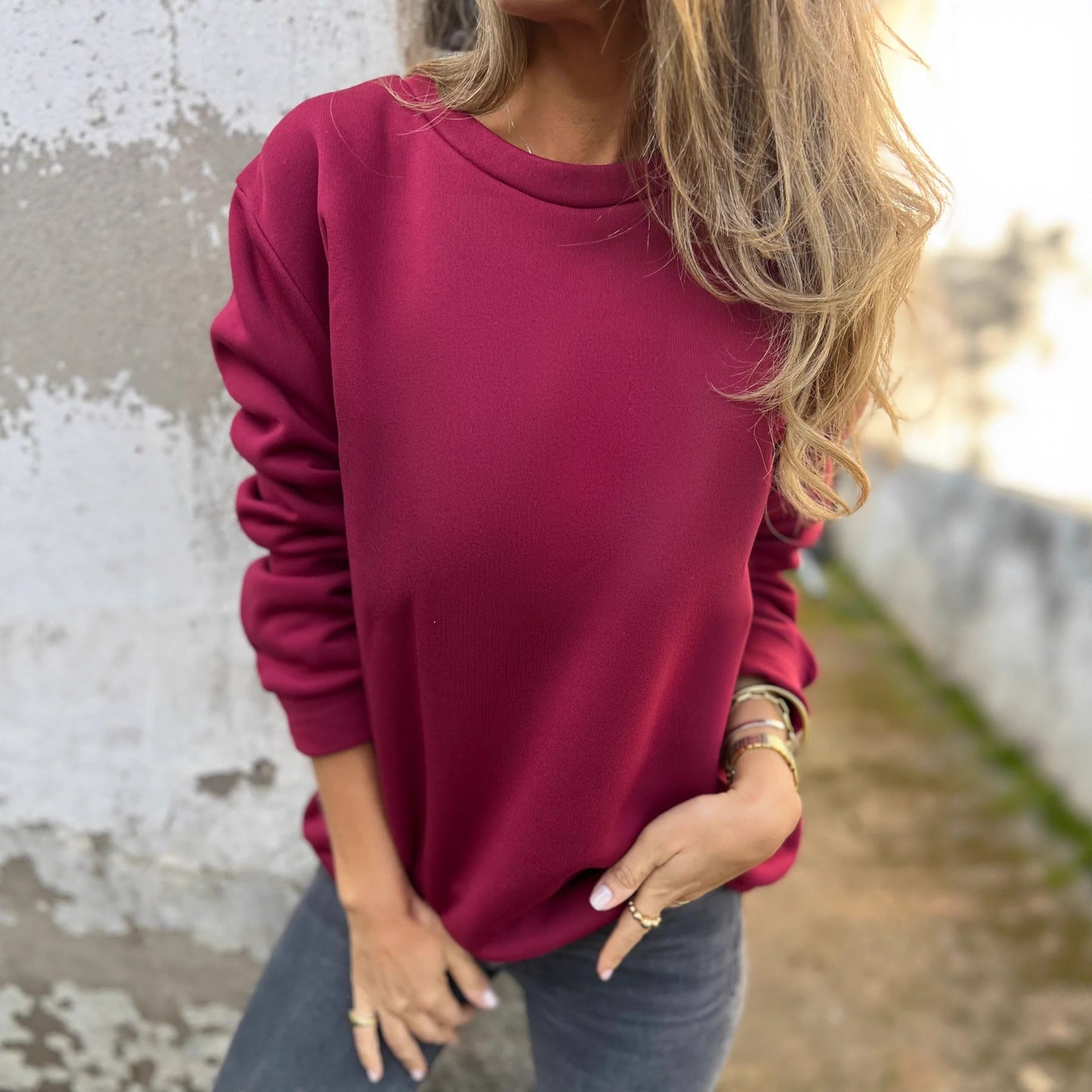 Afslappet ensfarvet langærmet sweater med rund hals til kvinder, ensfarvet top
