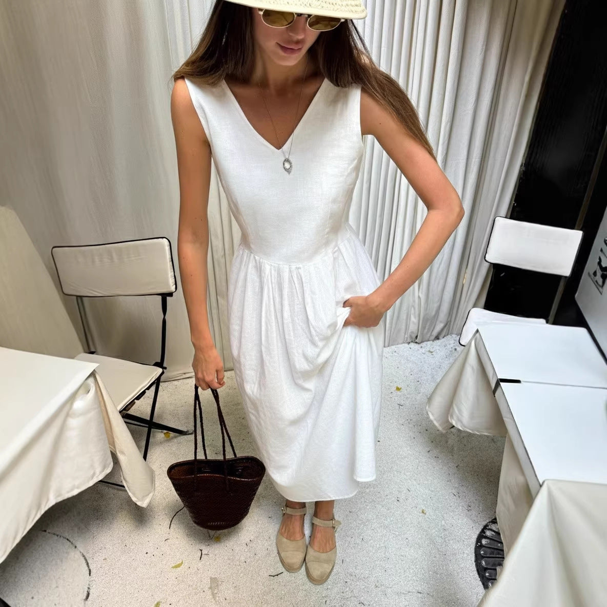 V-neck Waist-cinching Figure-flattering Dress