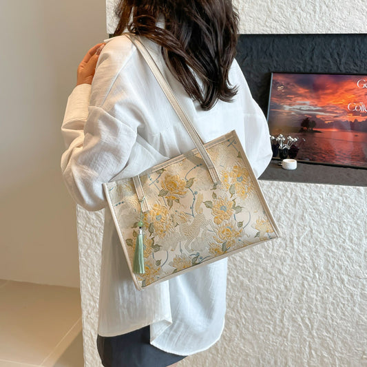 Large-capacity Tote Bag A Versatile Casual Handbag