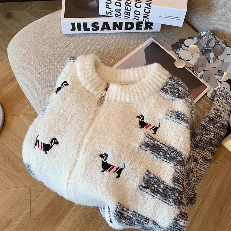 Broderet cardigan til kvinder med hvalpemotiv