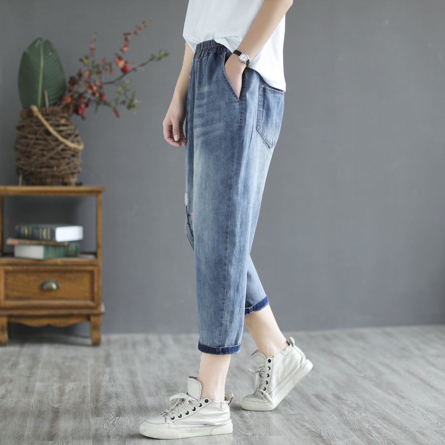 Women's Retro Literary Embroidery Jeans