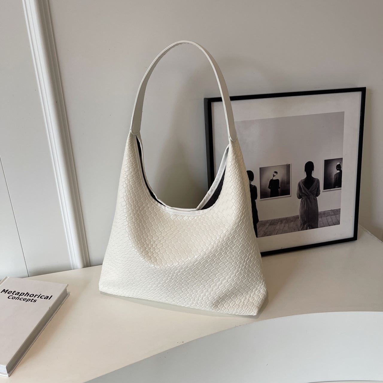 Retro Fashion Woven Embossed Bag