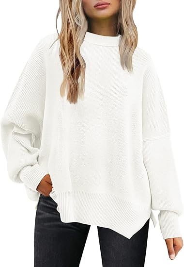 Strikket sweater med rund hals, løs pasform og slidser i siderne. Ensfarvet sweater med flagermusærmer til kvinder.