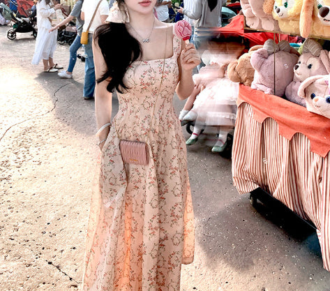 Floral Figure-flattering Waist-cinching Slip Dress With A Flowy Floral Printperfect For Summer