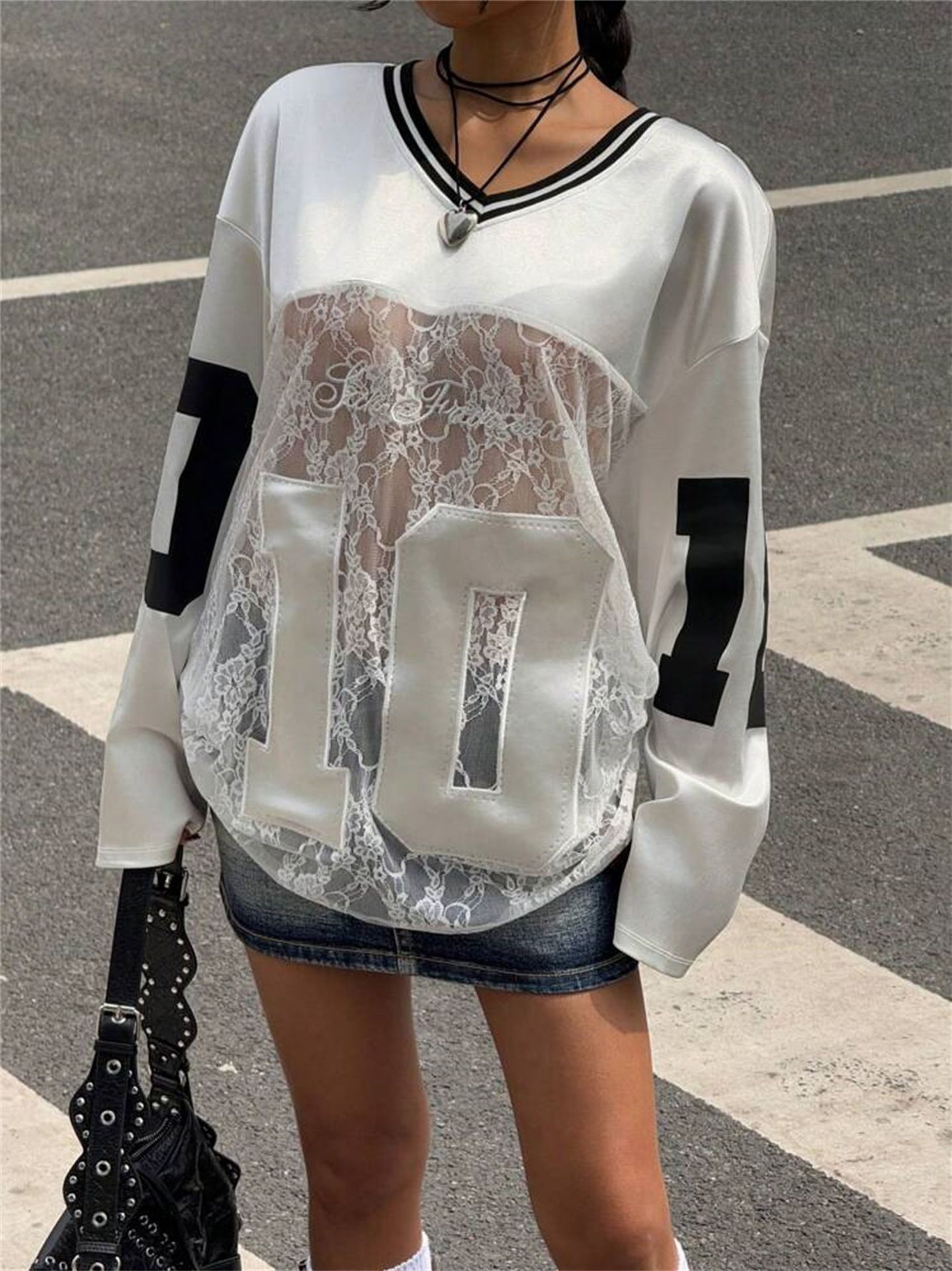 Løs V-hals sweatshirt til kvinder med tryk og gennemsigtig blonde