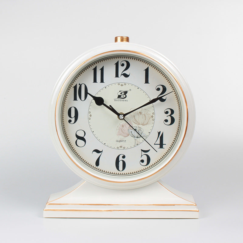 Classic  Simple Retro Clock