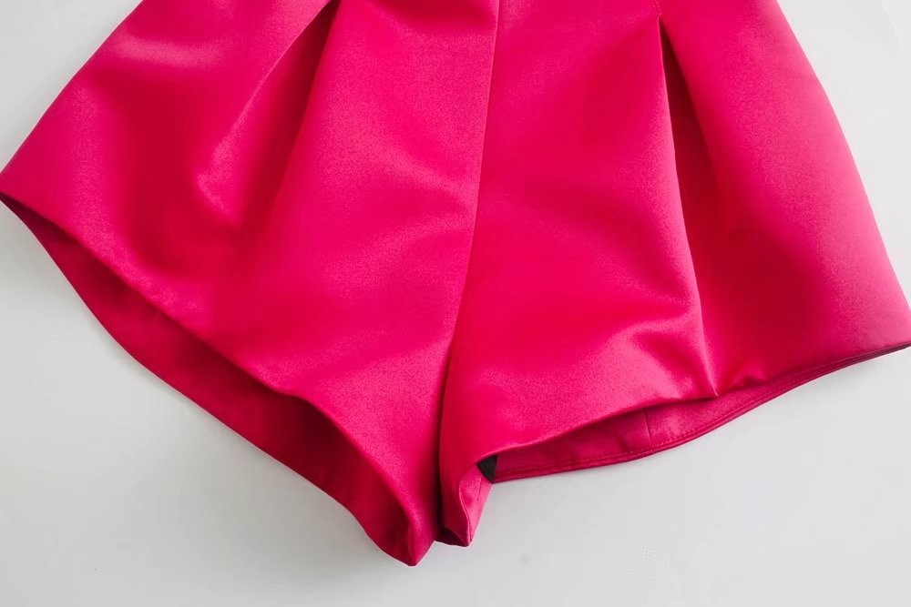 Small Number Of High-waist Pleated Decorative Casual Shorts