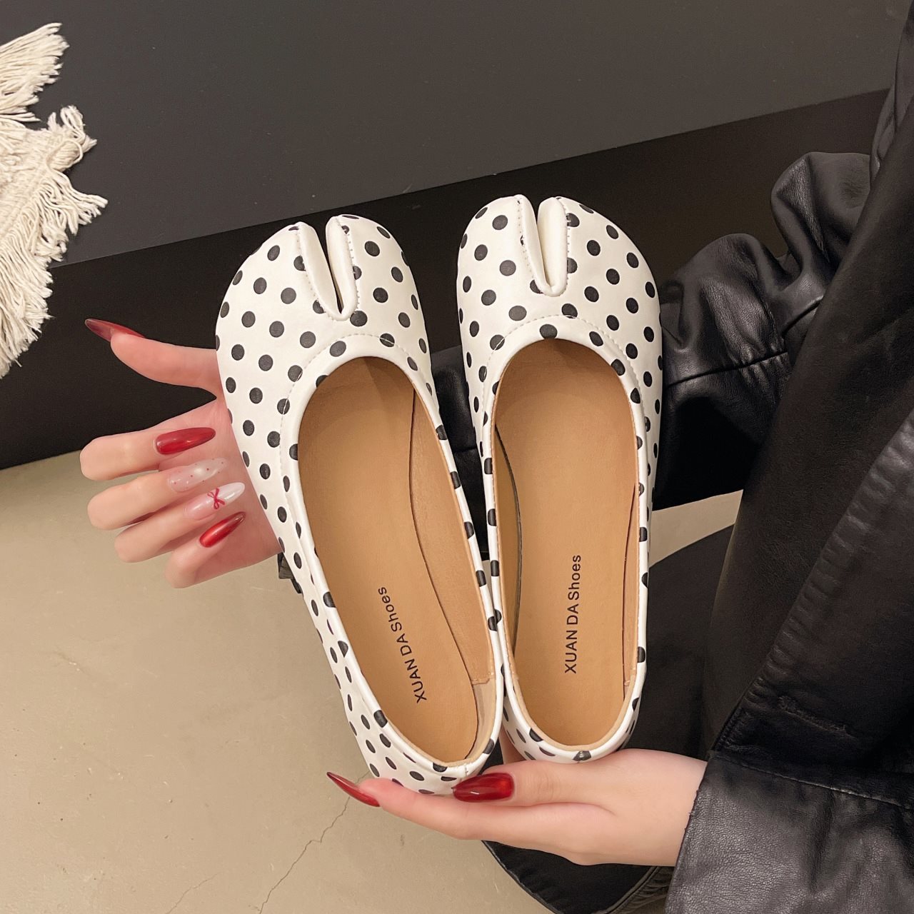 Slide-on Toe-separating Flat Shoes