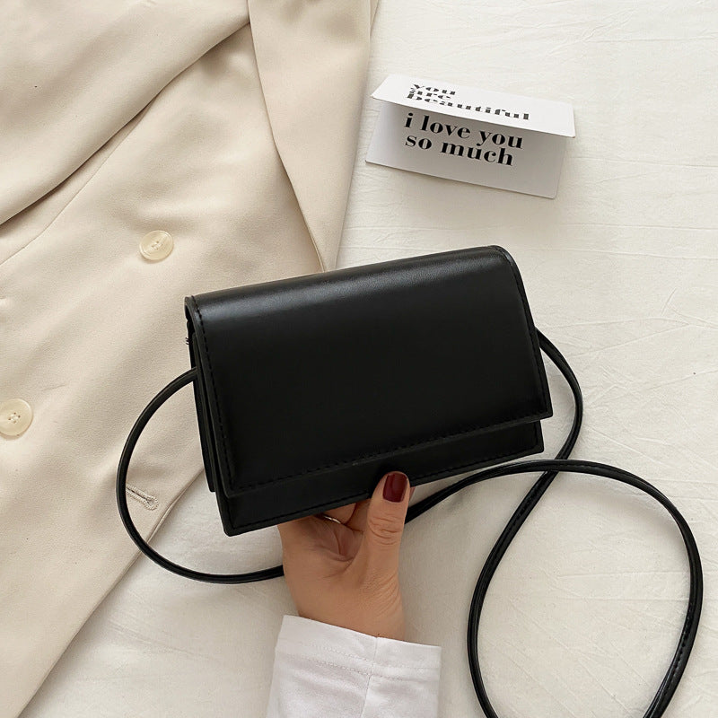 The new fashionable small square bag of is versatile