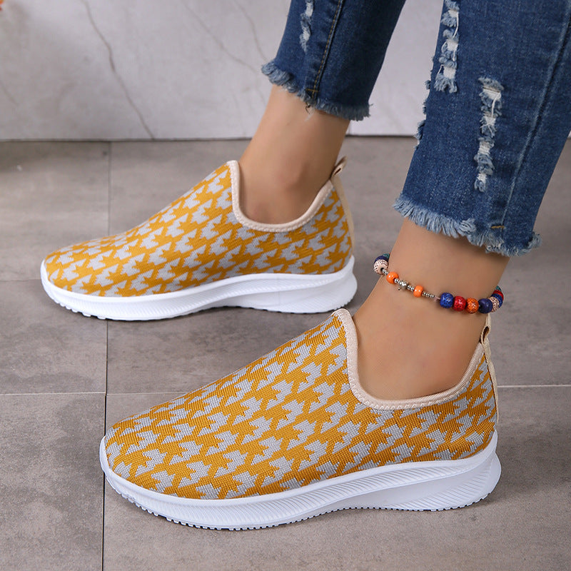 Houndstooth-mønstrede sneakers med rund snude og mesh-flade sko
