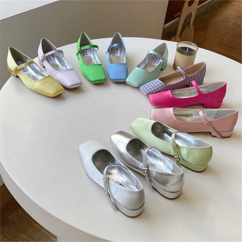 French-style Vintage Square-toe Satin Granny Shoes With A Buckle Strap