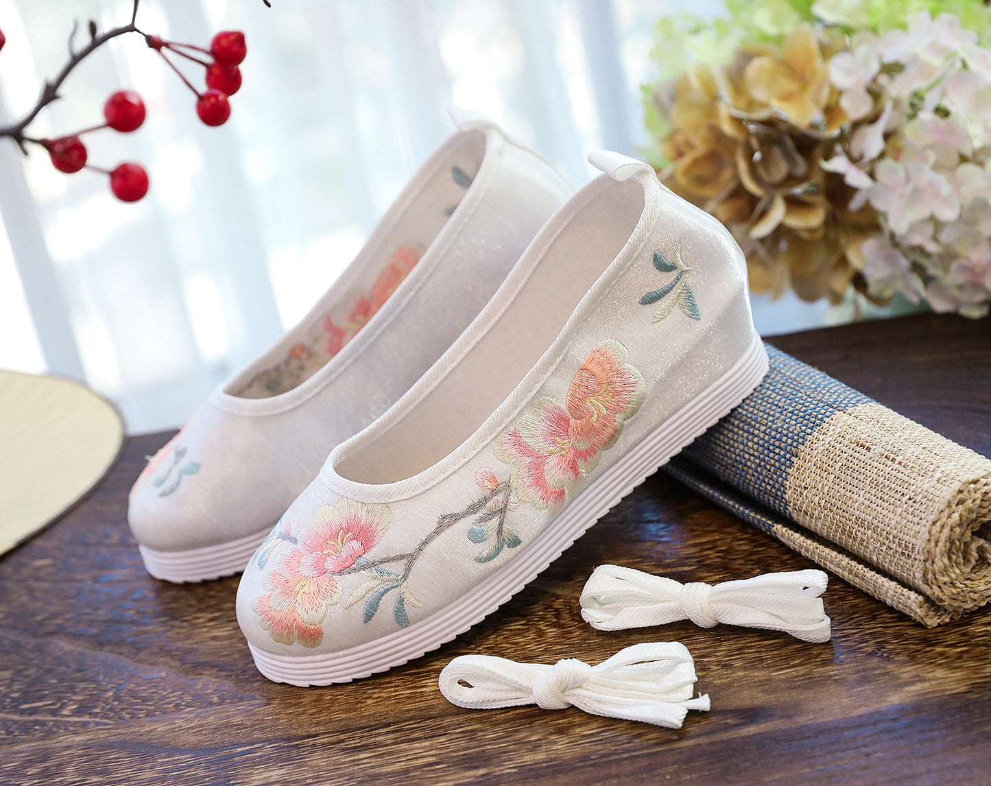 Spring And Autumn Antique Student Embroidered Cotton Shoes