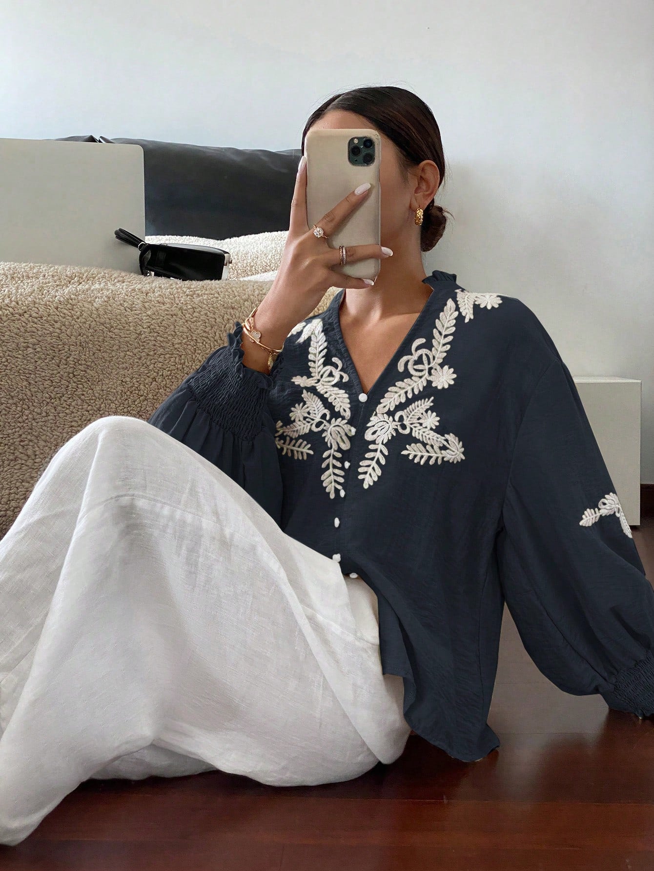 V-neck Machine Embroidery Pearl Single-breasted Lantern Long Sleeve Top