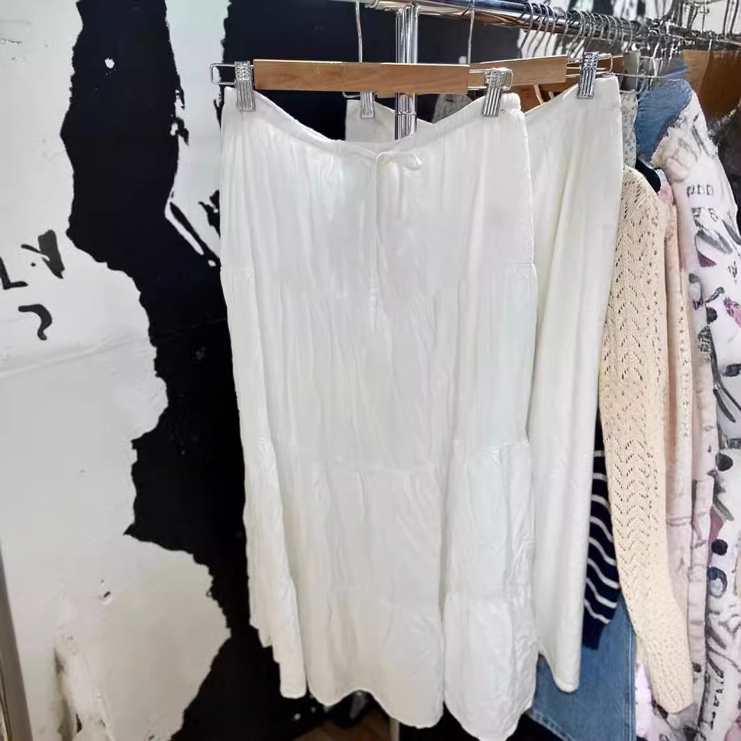 Kjole med bindebånd, nederdel og høj talje