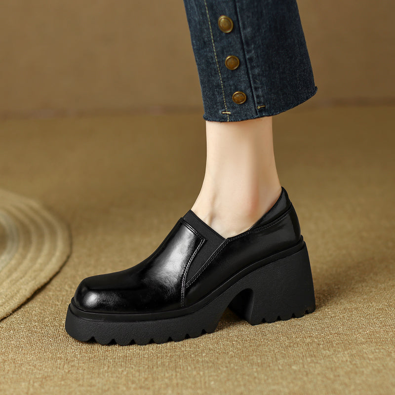 Enkelt Sko i Retrostil med Kraftig Hæl og Plateau Slip-on