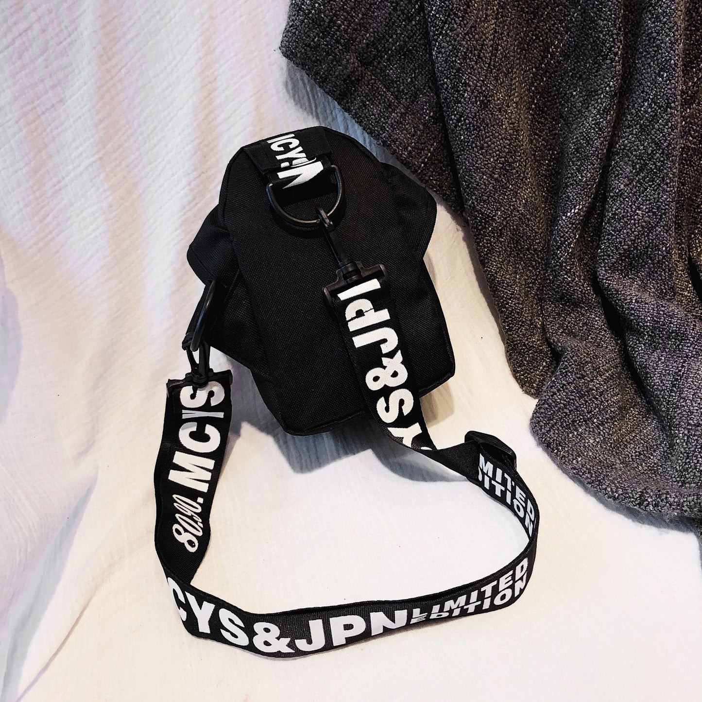 Canvas messenger bag