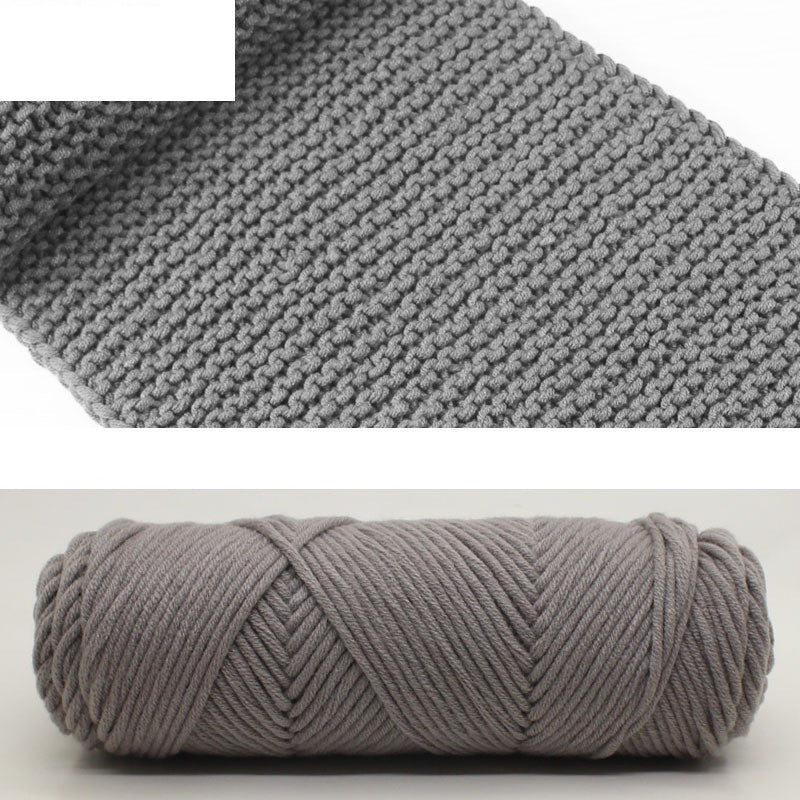 Hand-knitted scarf line